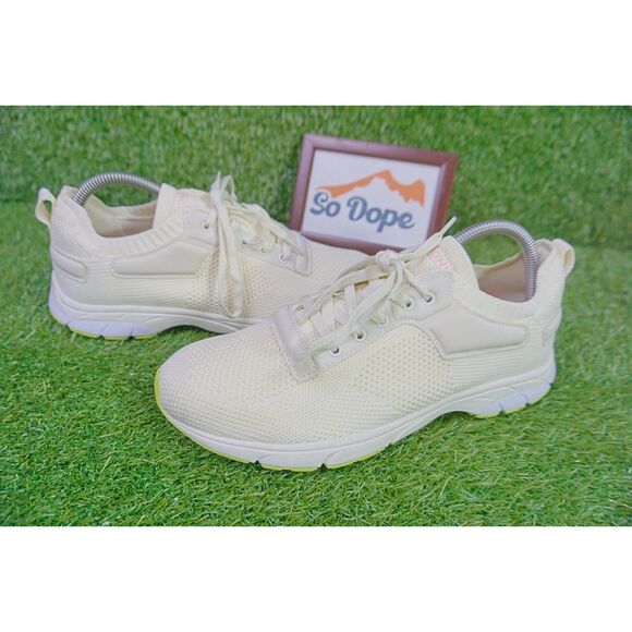 Vionic Endure Sneaker - Like New - Women's Size 9.5 - Picture 1 of 7